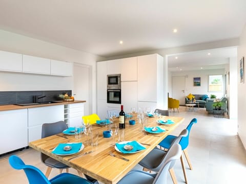 Furniture, Table, Property, Cabinetry, Building, Wood, Chair, Interior Design, Countertop, Architecture