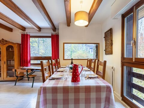 Furniture, Property, Table, Wood, Couch, Architecture, Picture Frame, Interior Design, Flooring, Floor