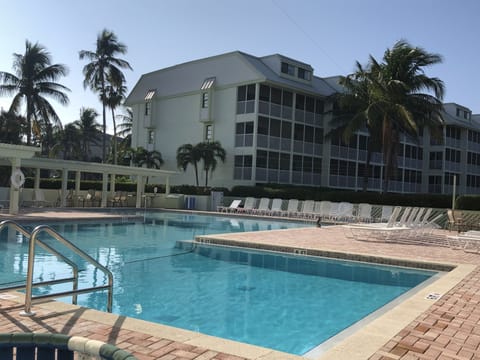Private pool and hot tub in every village (aside from the main pool area)