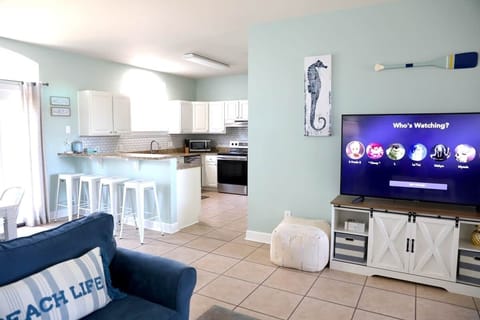 Lazy Marlin Destin-Family Room