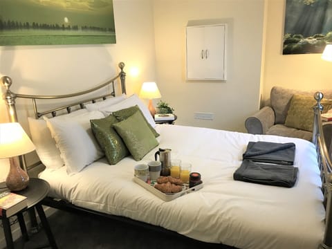 Bedroom 1 - Get a good nights rest in the King size bed