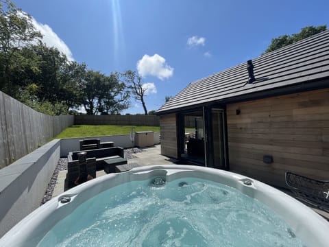 Hot tub 