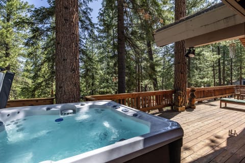 Private hot tub perfect for evening star gazing!