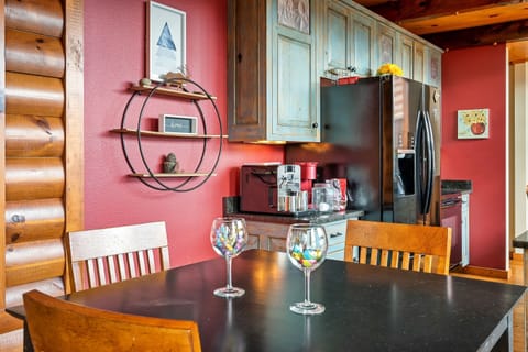 Eat in kitchen and coffee station