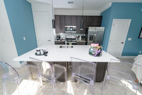 Kitchen/ Breakfast Area