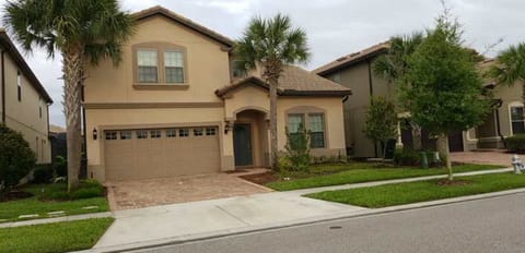 New 8br/6ba Luxury pool Villa with lake view