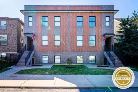 Sleeping for 34 = Vacation Paradise! - 12 Bedrooms, 8 Full baths, 2 Half baths, 4 Kitchens, 4 Living Rooms, 4 Dining Areas, 4 Laundry Rooms, 3 Desks, 2 Rooftop decks, 2 Two-car garages