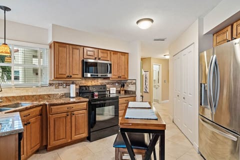 Kitchen with Breakfast Bar