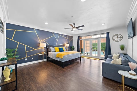 Ensuite bedroom w/king bed & queen sleeper sofa. Walk out to private pool.