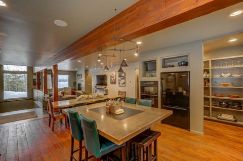 Dining w/ Walk-in Pantry