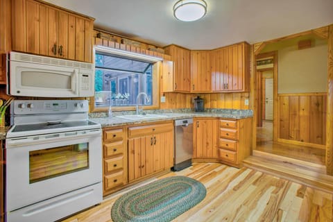 Kitchen | Crock-Pot | Keurig Coffee Maker | Toaster