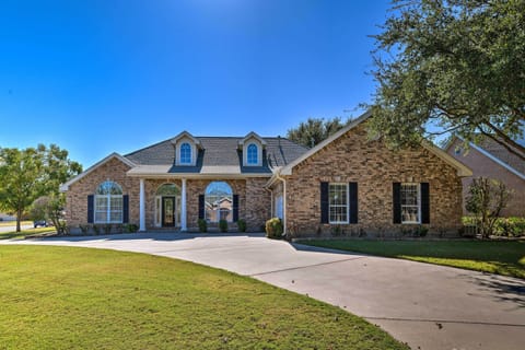 Abilene Vacation Rental | 3BR | 2.5BA | 2 Steps to Enter | 3,100 Sq Ft