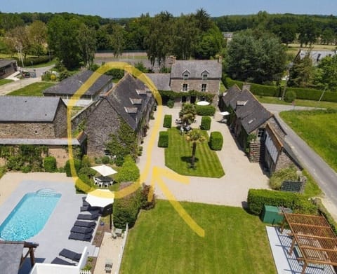 Le Manoir, aerial view