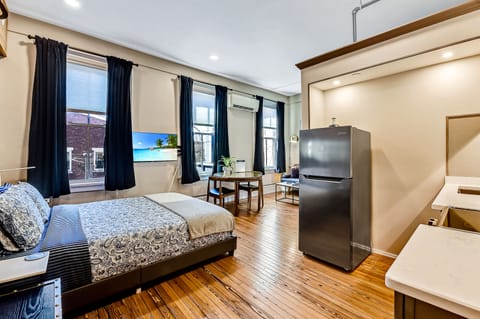 Bright, light, spotless,cozy studio. Day/ night shades for your sleeping comfort