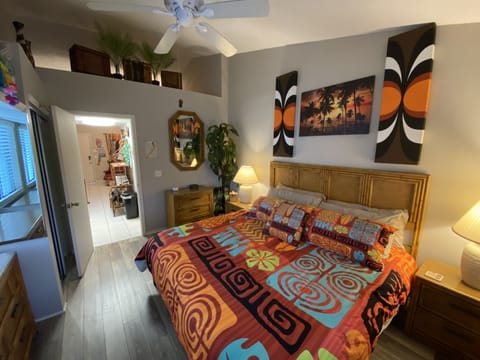 Your beautiful bedroom, a relaxing, tropical Paradise! Comfy king size bed.
