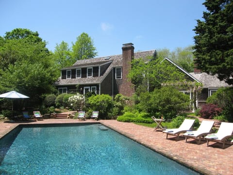 Unwind by the pool side