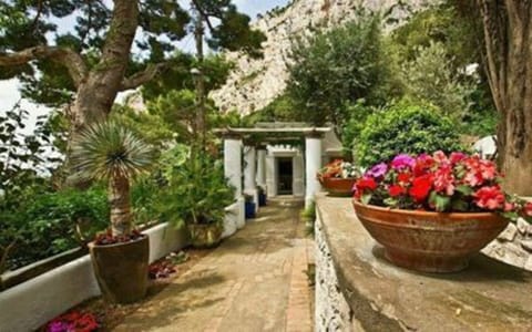 villa-marina-little-beach-capri-villa-external