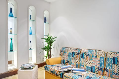 woody-home-sea-view-sorrento-apartment-living-room