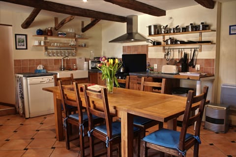 Kitchen and breakfast room in Coquelicot