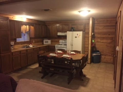 33001252021101800PM__12kitchen