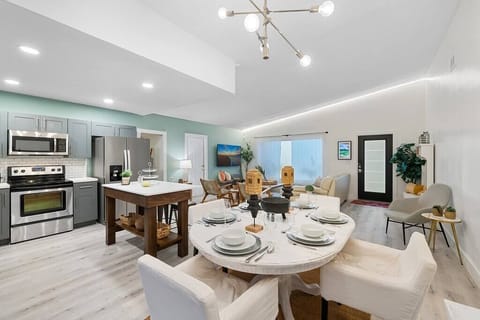 Kitchen and Dinning room (1)