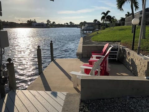 Great sunsets on the dock with full view of the interconnecting canals.