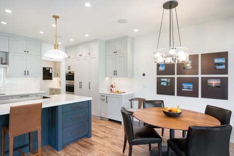Remodeled with new furnishings, 3 Bed, 3.5 Bath with Private Hot Tub!!