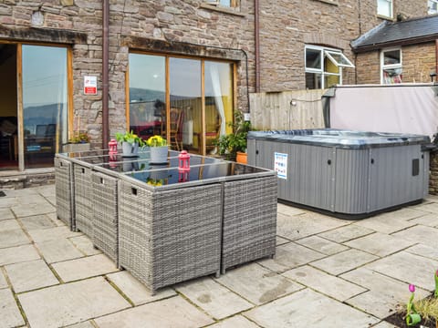 Outdoor area | Peacock Cottage - Coity Bach, Talybont-On-Usk