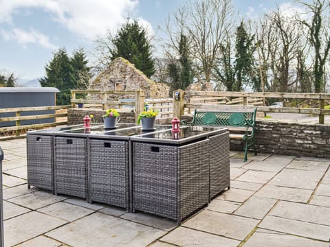 Outdoor area | Peacock Cottage - Coity Bach, Talybont-On-Usk