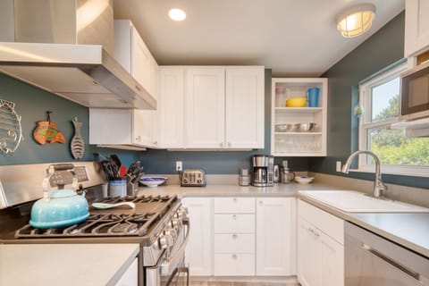 Plenty of counter space.