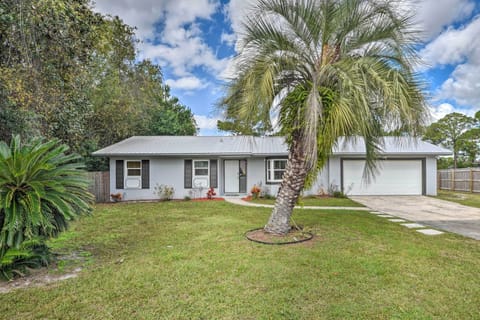 Deltona Vacation Rental | 2BR | 2BA |1,197 Sq Ft | 1 Step Required to Access