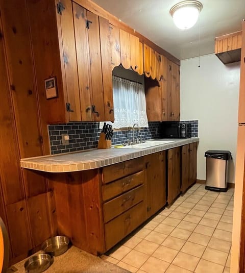 Downstairs full kitchen. 