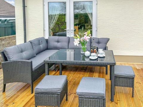 Sitting-out-area | Princes Gate Cottage, Princes Gate