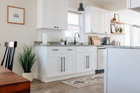 Bright and open, fully stocked ktichen