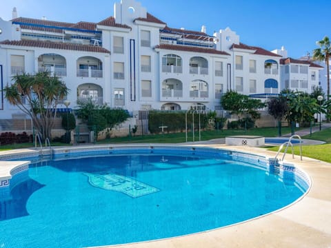 Water, Building, Plant, Property, Sky, Swimming Pool, Tree, Azure, Window, Body Of Water