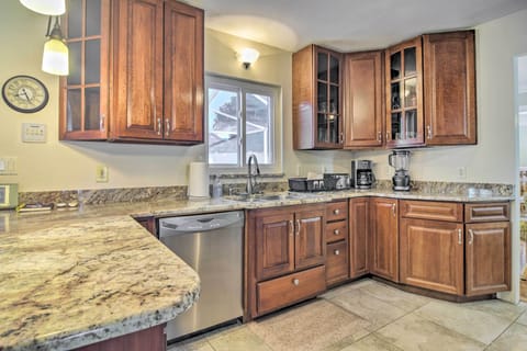 Kitchen | Fully Equipped w/ Cooking Basics