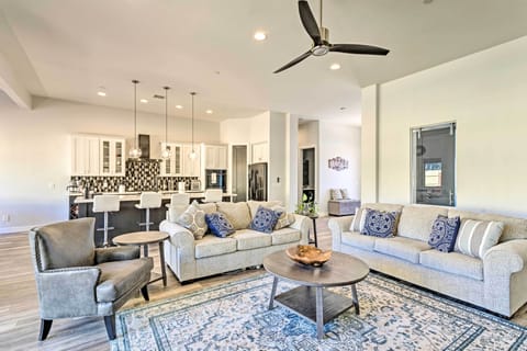 Living Room | Fireplace | Free WiFi | Smart TVs