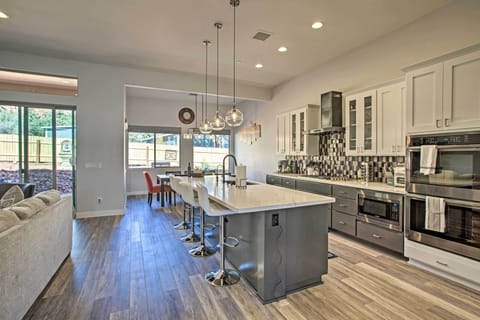 Kitchen | Fully Equipped w/ Stainless Steel Appliances | Microwave | Toaster