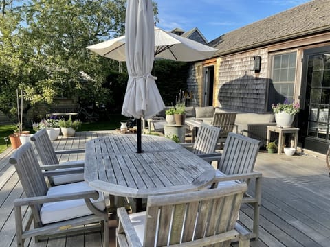 Dining table for 7 but have extra chairs for guests! 