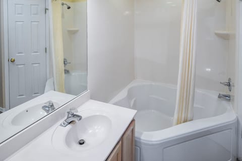 All linens, towels, bathroom essentials are provided!