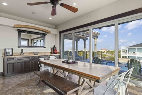 High Life - Dining area