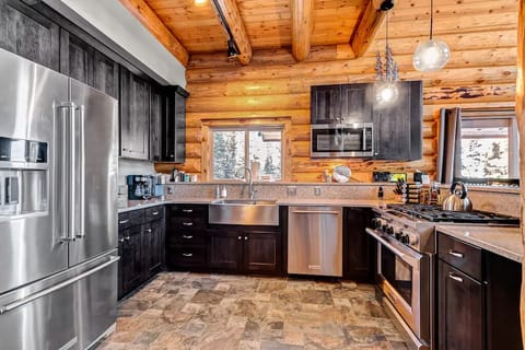 Chef's Kitchen - 
A chef's dream with premium appliances and thoughtful amenities. Whether you're whipping up pancakes for the kids or hosting a full dinner, this kitchen makes every meal an experience.