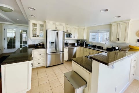 Large spacious kitchen, perfect for entertaining 