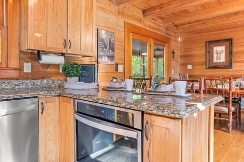 Full-size oven, dishwasher & dining room - ministry retreat group cabin ready.