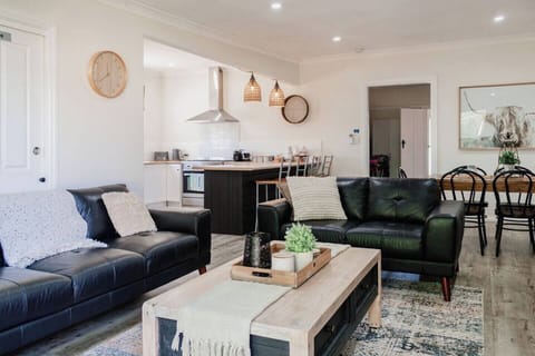 The open plan design makes gatherings a breeze with the comforts of wood heating and reverse-cycle AC.