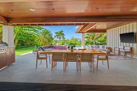 Maluhia Makai - Wonderful outdoor dining space to enjoy dinner and sunset. -Legacy Vacations Hawaii