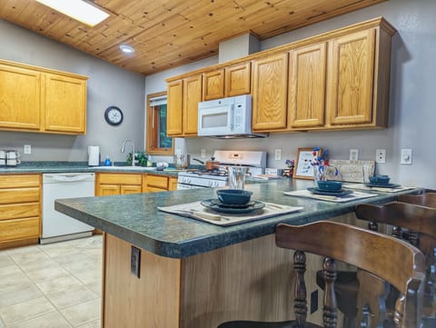 Large open kitchen with sit up counter. fully furnished with coffee nook.