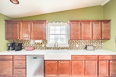 Keurig & regular coffee maker for you!