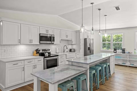 Fully stocked Kitchen with large island (seats 6+)