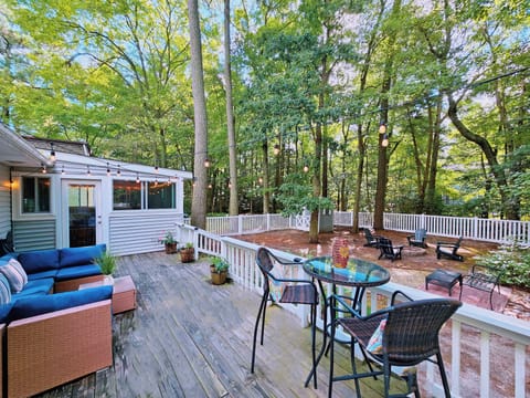 Be our guest! Large deck and  outdoor entertaining area, fenced yard & firepit.
